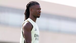 ريال مدريد يعرض كامافينجا على مانشستر سيتي